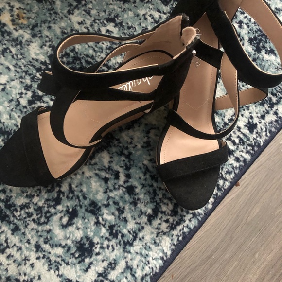 Brand new heels - Picture 2 of 2